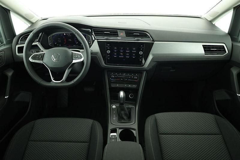 Neu VW Touran Comfortline 150 PS (110 kW) 2025 Van / Kleinbus