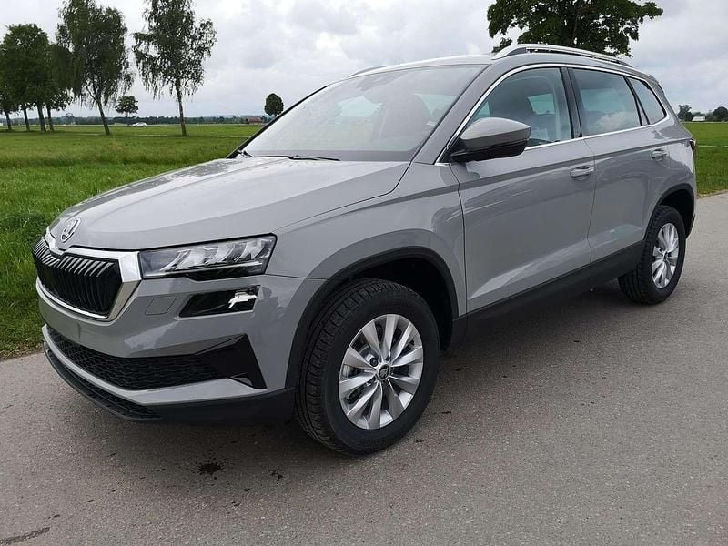 Grau Neu 2025 Skoda Karoq Selection SUV | € 40.949 (Fairer Preis) - Bild 1/4