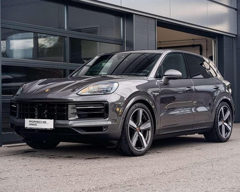 Grau Gebraucht 2024 Porsche Cayenne SUV | € 109.900 (Etwas zu teuer) - Bild 1/4