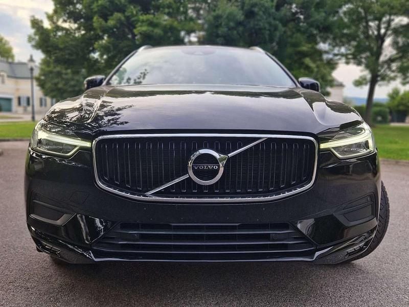 Schwarz Gebraucht 2020 Volvo XC60 Momentum SUV | € 28.490 - Bild 1/4