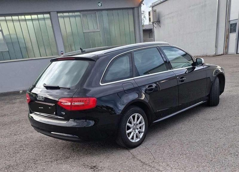 Gebraucht Audi A4 143 PS (105 kW) 2013 Schwarz Kombi
