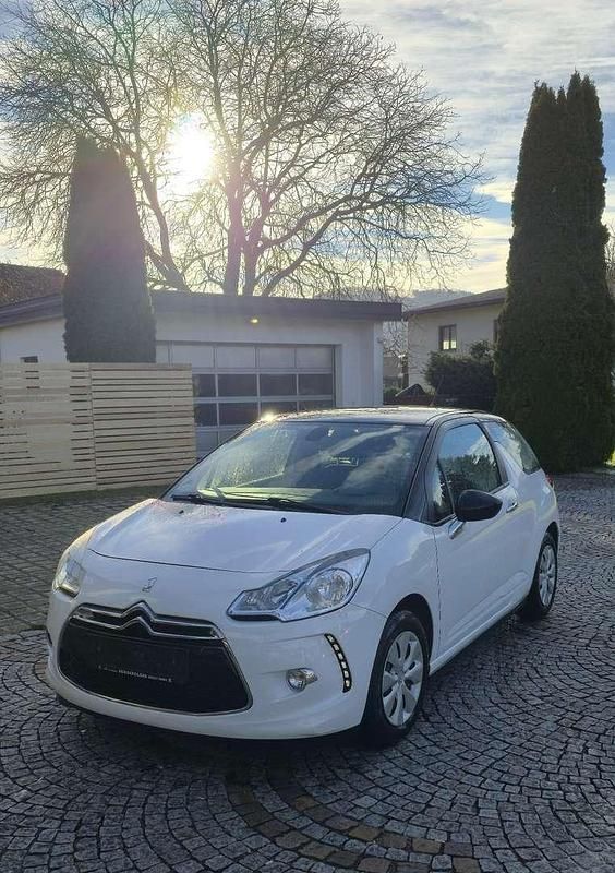 Weiß Gebraucht 2011 Citroën DS3 Chic Limousine | € 4.500 - Bild 1/4