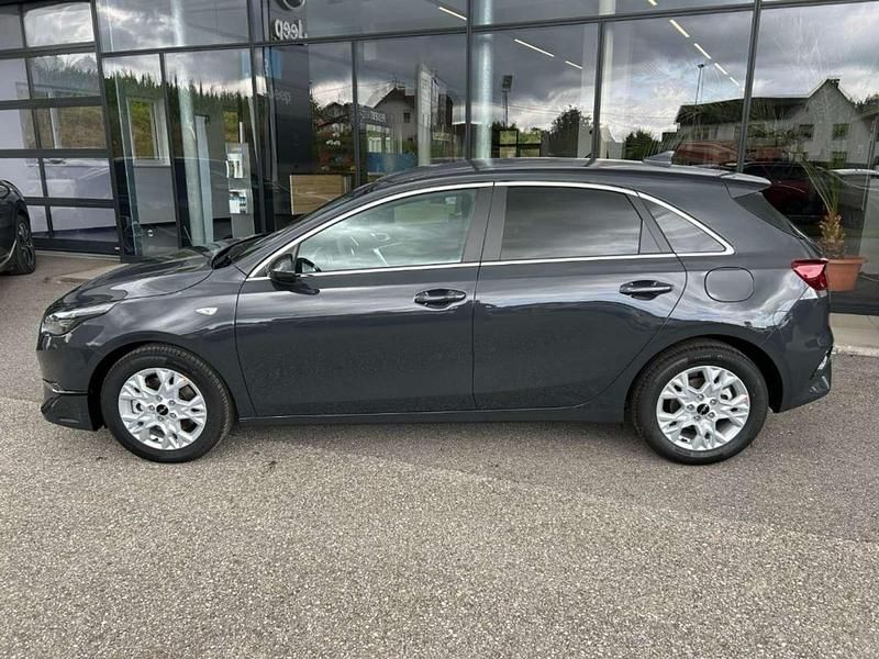 Neu Kia Ceed Silver 99 PS (72 kW) 2025 Grün Kleinwagen