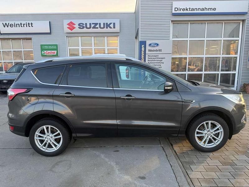 Gebraucht Ford Kuga Titanium 120 PS (88 kW) 2018 Grau SUV