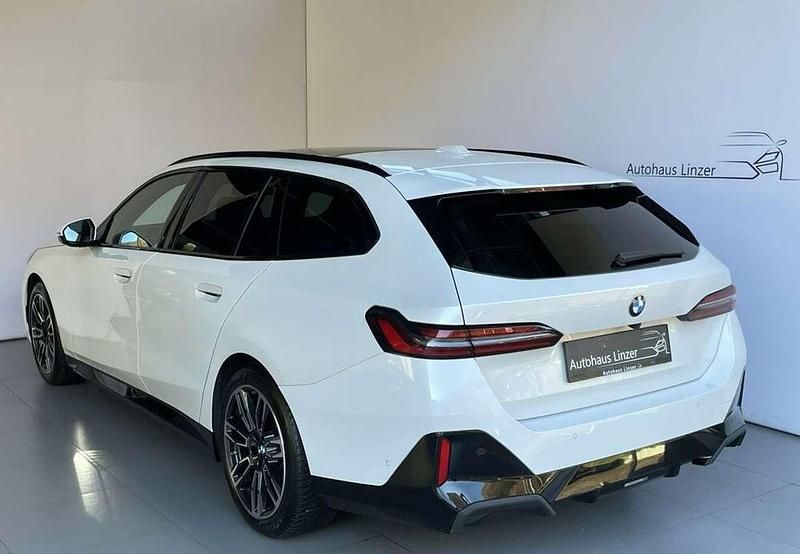 Gebraucht BMW 540 Comfort Edition 303 PS (222 kW) 2024 Weiß Kombi