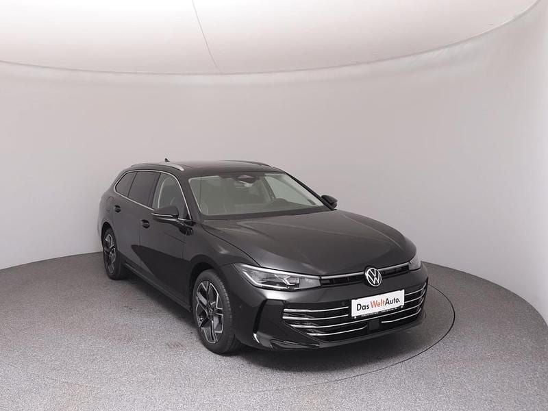 Gebraucht VW Passat Elegance 150 PS (110 kW) 2025 Schwarz  metallic Kombi