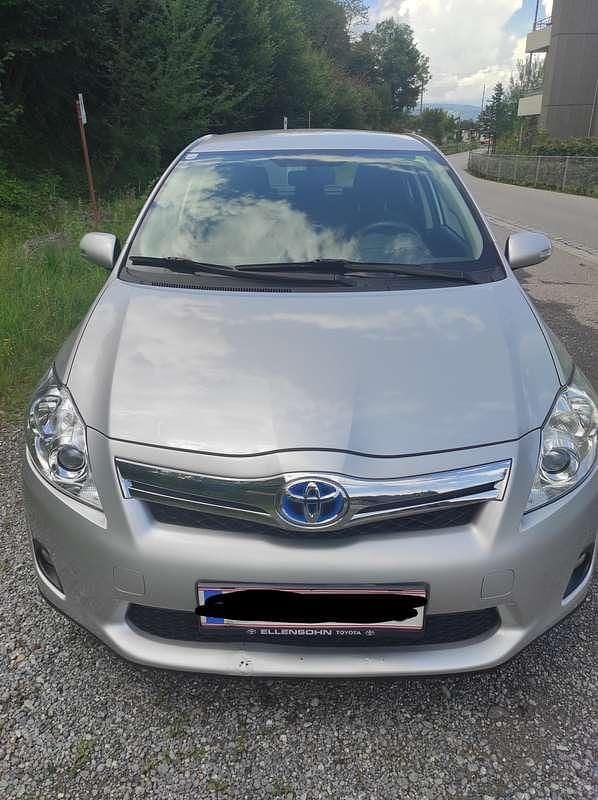 Silber Gebraucht 2010 Toyota Auris Hybrid Limousine | € 5.900 - Bild 1/4