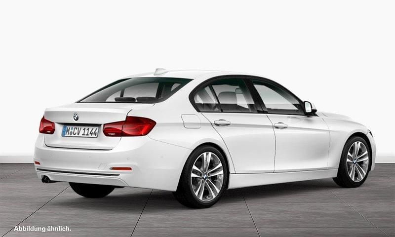 Gebraucht BMW 330 Sport Line 251 PS (184 kW) 2017 Weiß Limousine