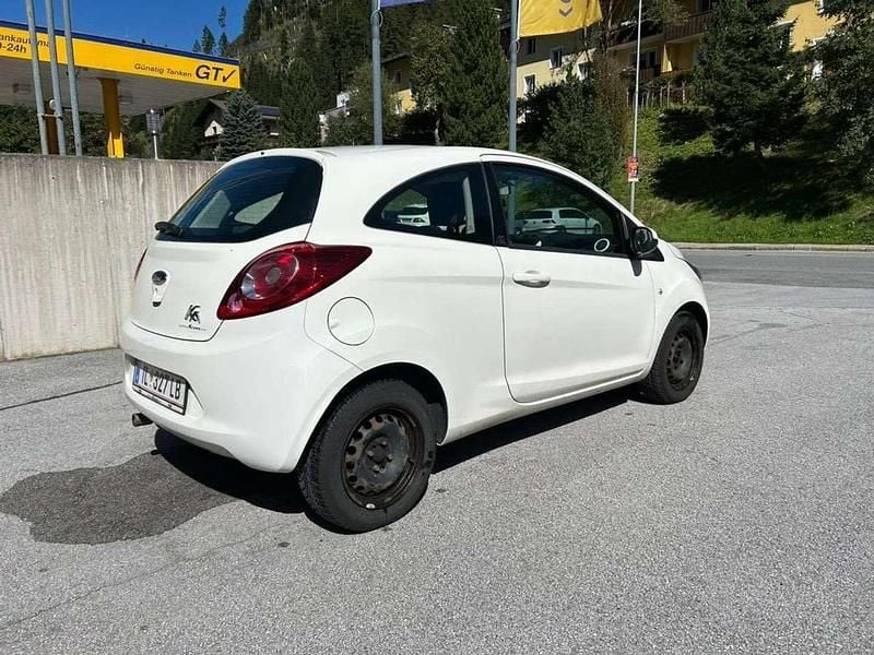 Gebraucht Ford Ka Trend 69 PS (50 kW) 2016 Weiß Kleinwagen