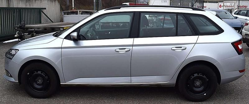 Gebraucht Skoda Fabia Ambition 95 PS (69 kW) 2021 Grau Kombi