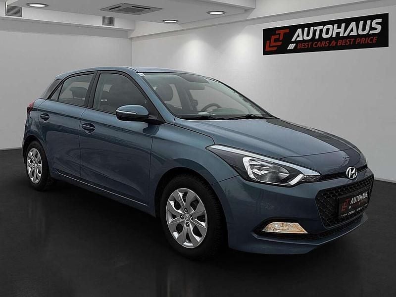 Gebraucht Hyundai i20 Life 84 PS (61 kW) 2015 Blau Limousine