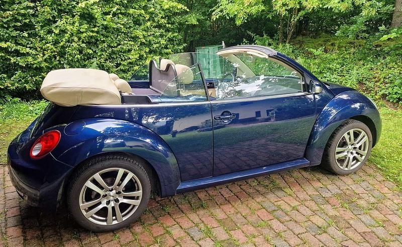 Gebraucht VW New Beetle Cabriolet 105 PS (77 kW) 2006 Blau Cabrio