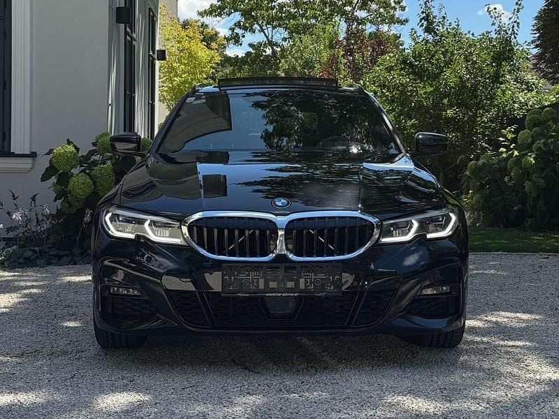 Schwarz Gebraucht 2022 BMW 330 Comfort Edition Kombi | € 42.900 (Superpreis) - Bild 1/4
