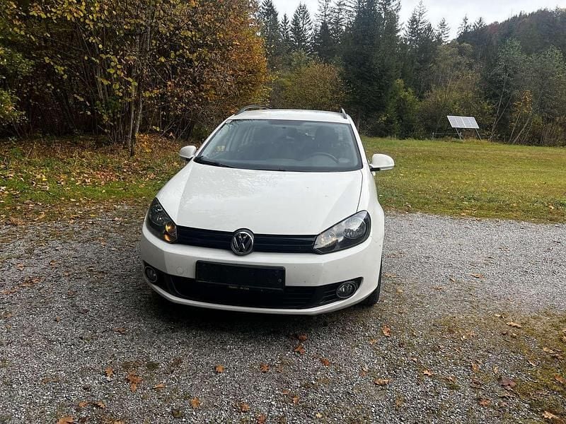 Weiß Gebraucht 2013 VW Golf VII Trendline Kombi | € 9.999 (Fairer Preis) - Bild 1/4