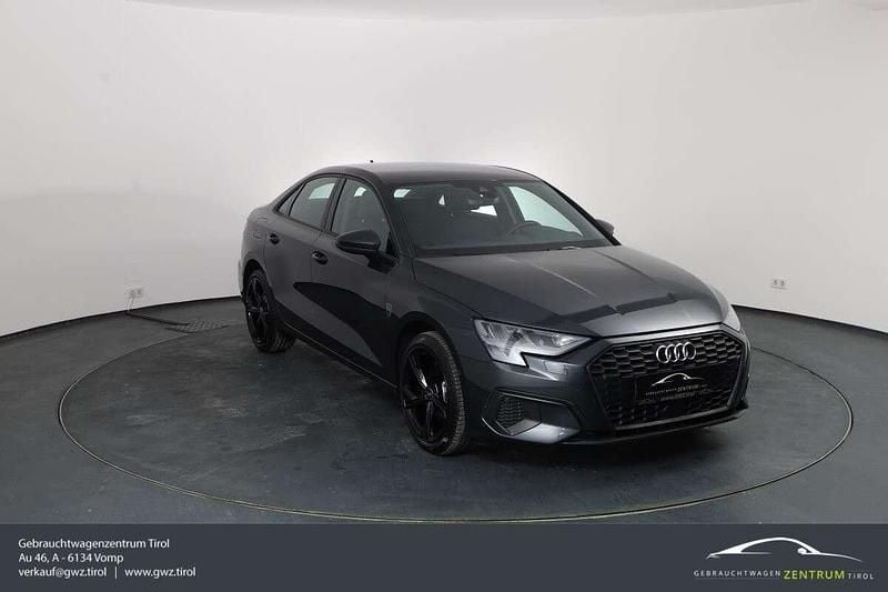 Gebraucht Audi A3 Ambiente 110 PS (80 kW) 2022 Grau Limousine