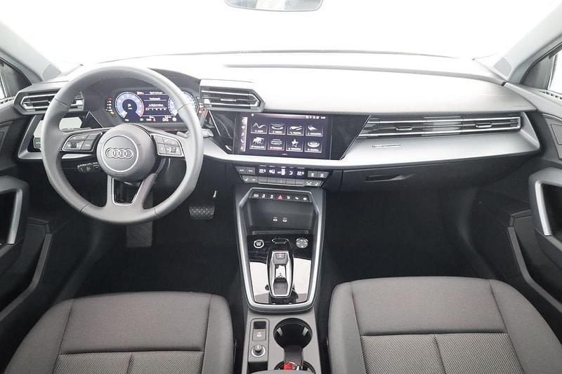 Neu Audi A3 Comfort 150 PS (110 kW) 2025 Schwarz Limousine