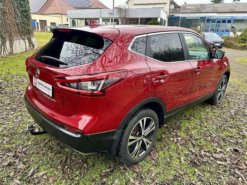 Gebraucht Nissan Qashqai N-Connecta 116 PS (85 kW) 2018 Rot SUV