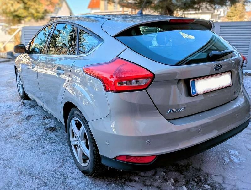 Gebraucht Ford Focus Titanium 101 PS (74 kW) 2017 Gold Limousine