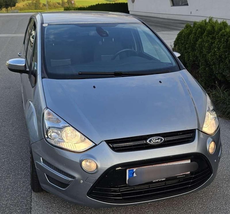 Blau Gebraucht 2010 Ford S-MAX Ambiente Van / Kleinbus | € 5.000 (Guter Preis) - Bild 1/4