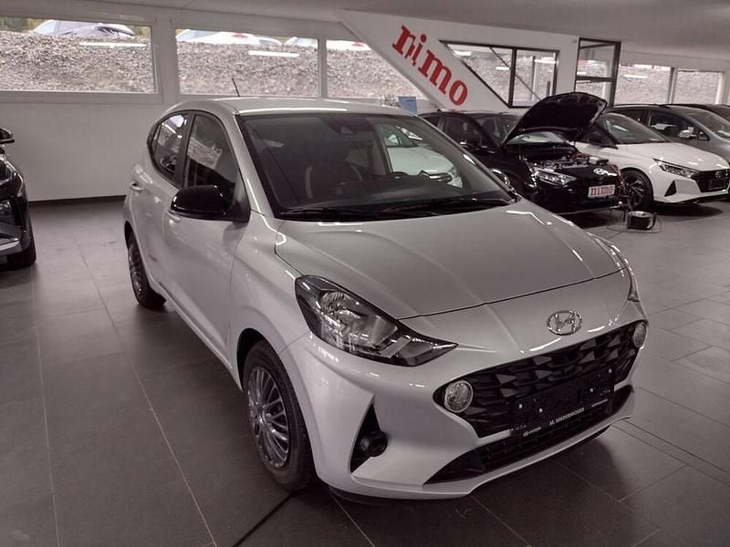 Gebraucht Hyundai i10 Edition 30+ 67 PS (49 kW) 2022 Silber Kleinwagen
