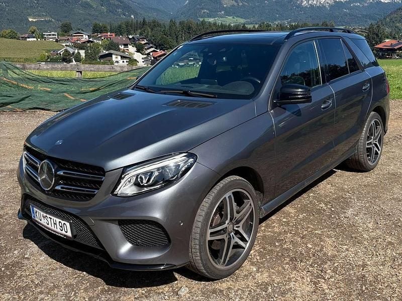 Grau Gebraucht 2016 Mercedes GLE350 SUV | € 42.000 (Fairer Preis) - Bild 1/4