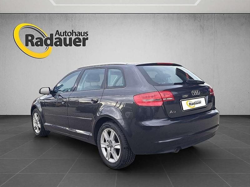 Gebraucht Audi A3 Comfort 90 PS (66 kW) 2011 Grau Limousine