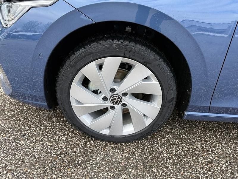 Neu VW Golf VIII 115 PS (84 kW) 2026 Mittelblau  normal