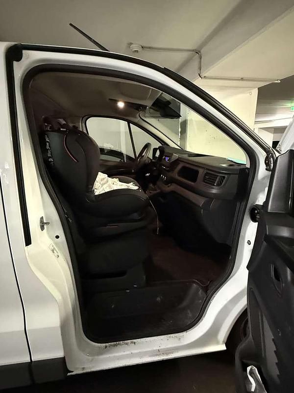 Gebraucht Renault Trafic 114 PS (83 kW) 2024 Weiß Van / Kleinbus