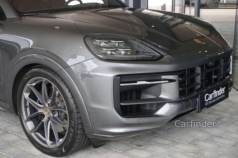 Gebraucht Porsche Cayenne 470 PS (345 kW) 2024 Grau SUV
