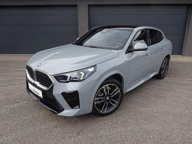 Grau Gebraucht 2025 BMW X2 Luxury Line SUV | € 52.450 - Bild 1/4