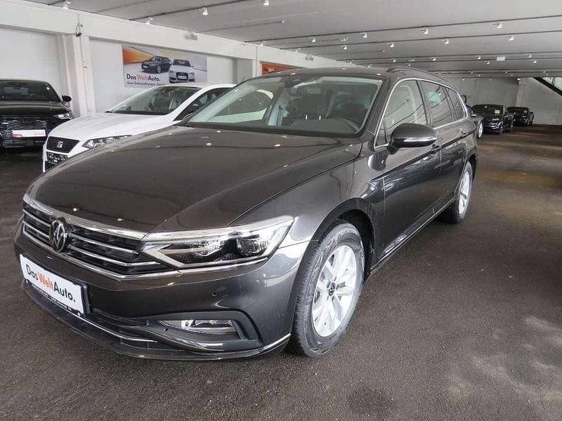 Gebraucht VW Passat Business 150 PS (110 kW) 2025 Grau Kombi