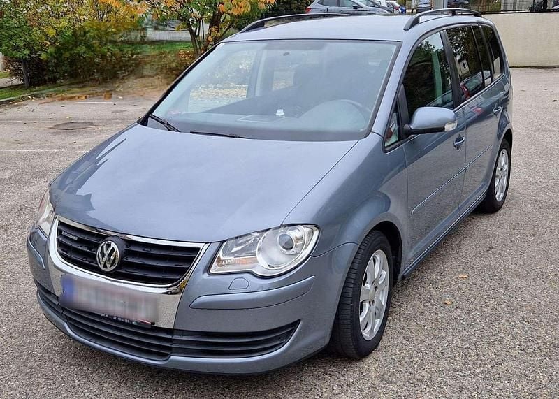 Silber Gebraucht 2009 VW Touran Edition Van / Kleinbus | € 6.800 (Teuer) - Bild 1/4