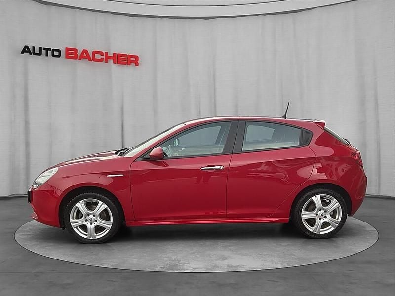 Gebraucht Alfa Romeo Giulietta Super 120 PS (88 kW) 2017 Rot Kleinwagen