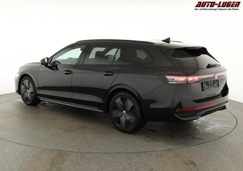 Neu VW Passat R-line 193 PS (141 kW) 2026 Grenadill schwarz metallic Kombi