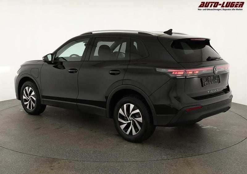 Neu VW Tiguan Life 204 PS (150 kW) 2025 Grenadill schwarz metallic SUV