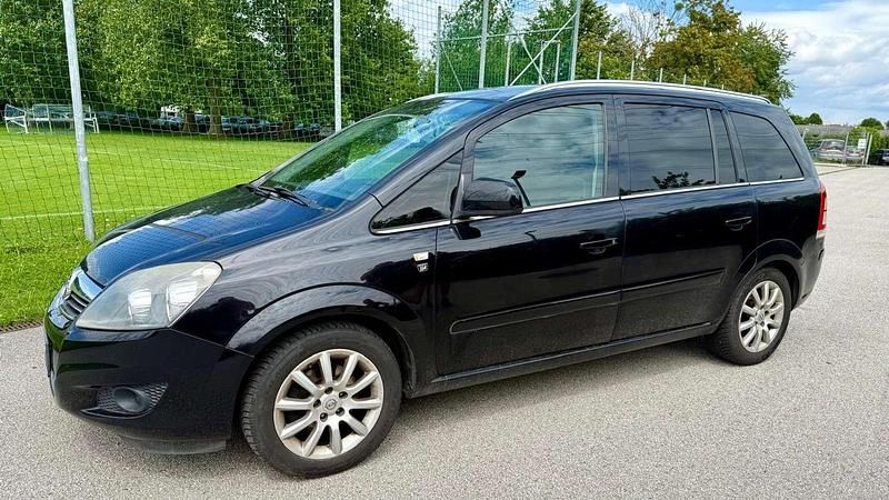 Schwarz Gebraucht 2010 Opel Zafira Van / Kleinbus | € 3.200 - Bild 1/4
