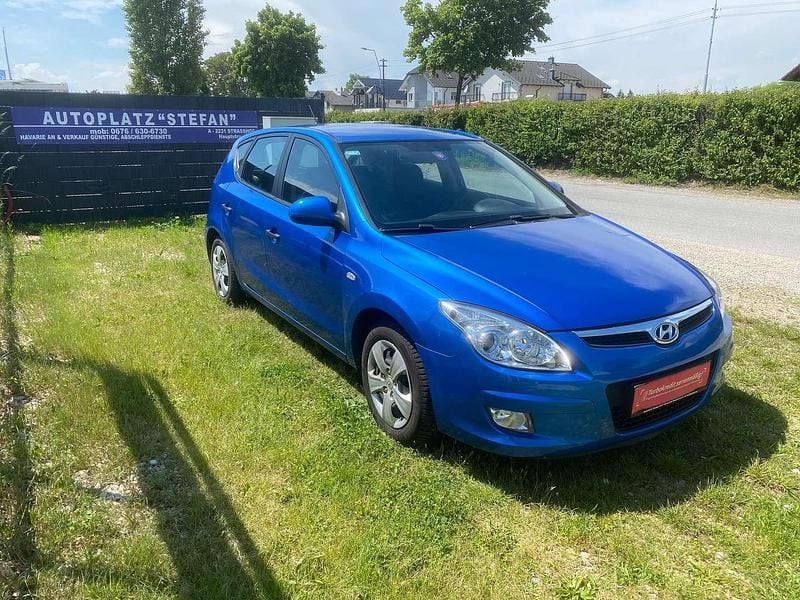 Gebraucht Hyundai i30 105 PS (77 kW) 2009 Blau Limousine