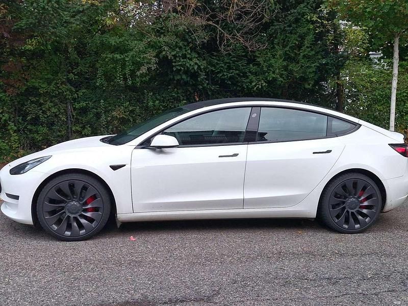 Weiß Gebraucht 2021 Tesla Model 3 Performance Limousine | € 25.900 (Superpreis) - Bild 1/4