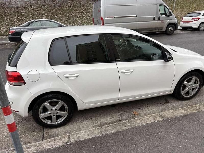 Gebraucht VW Golf VII 105 PS (77 kW) 2012 Weiß Limousine