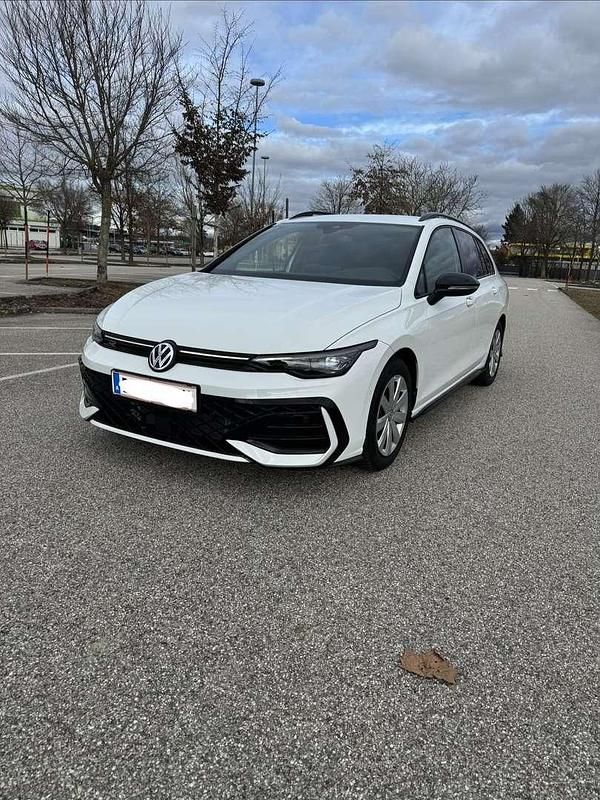 Gebraucht VW Golf VIII Sport 150 PS (110 kW) 2025 Weiß Kombi