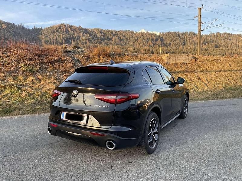 Gebraucht Alfa Romeo Stelvio Super 209 PS (153 kW) 2017 Schwarz SUV