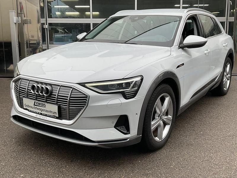 Weiss metallic Gebraucht 2020 Audi e-tron Advanced SUV | € 26.990 - Bild 1/4