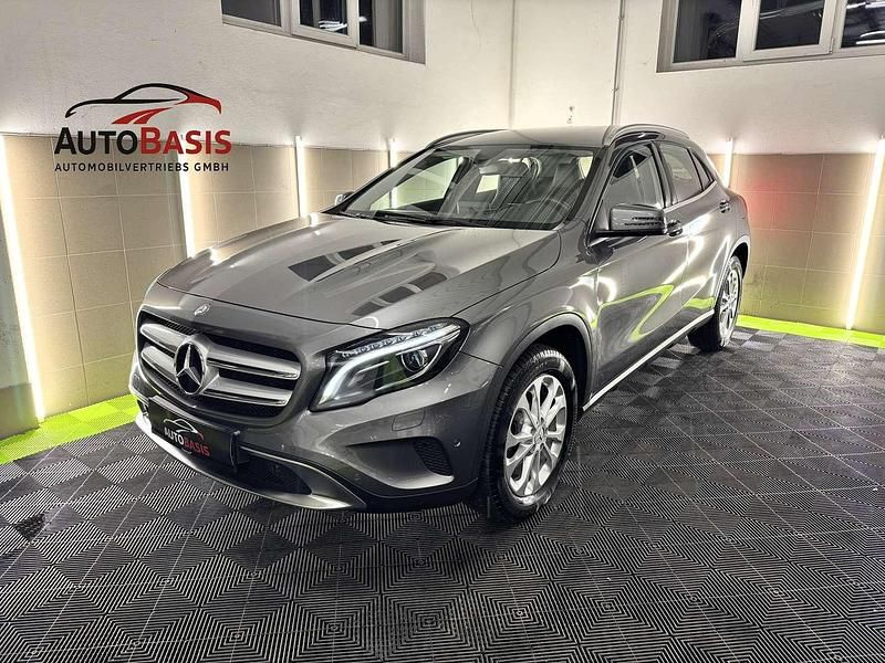 Gebraucht Mercedes GLA200 Urban 136 PS (100 kW) 2016 Grau SUV