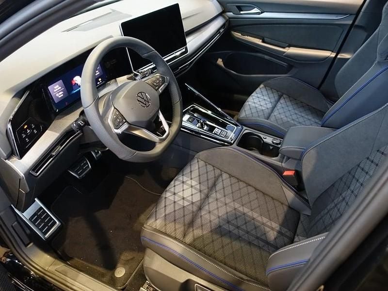 Neu VW Golf VIII Sport 115 PS (84 kW) 2026 Schwarz  metallic