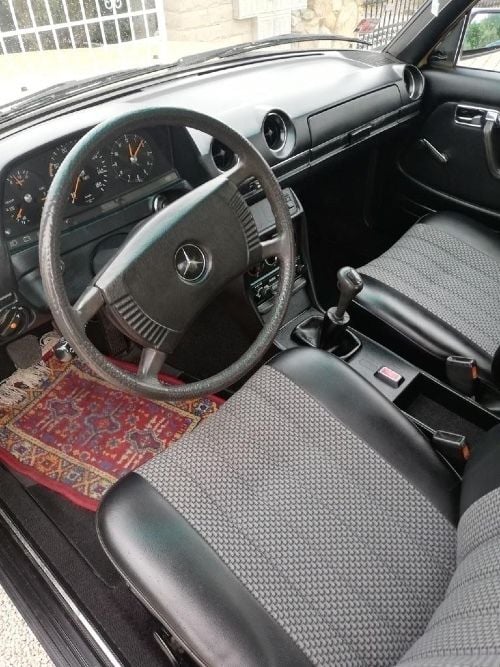 Gebraucht Mercedes 200 54 PS (39 kW) 1979 Gelb Limousine
