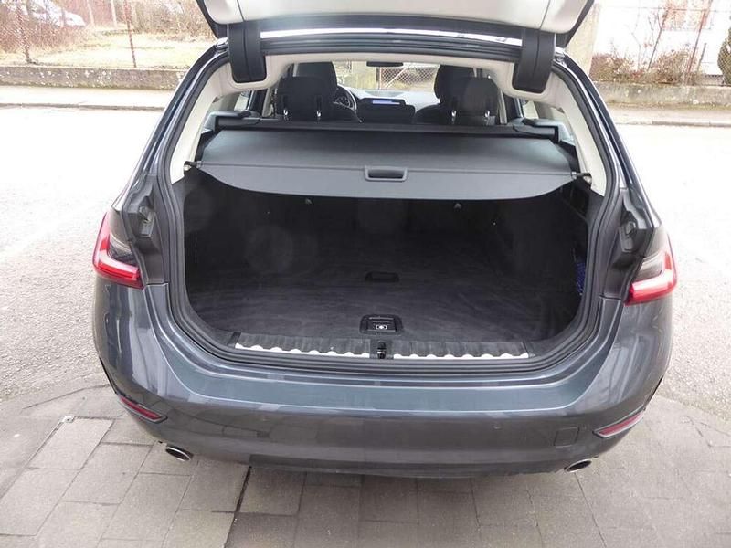 Gebraucht BMW 318 136 PS (100 kW) 2020 Grau Kombi