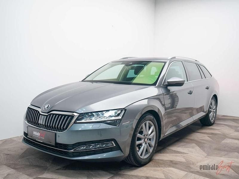 Gebraucht Skoda Superb Style 150 PS (110 kW) 2022 Grau Kombi