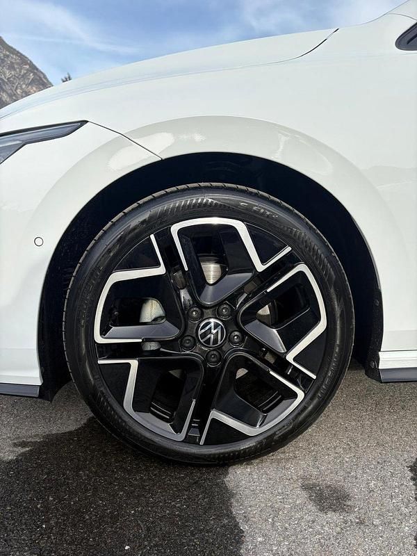 Neu VW Golf VIII Sport 115 PS (84 kW) 2026 Weiss  normal