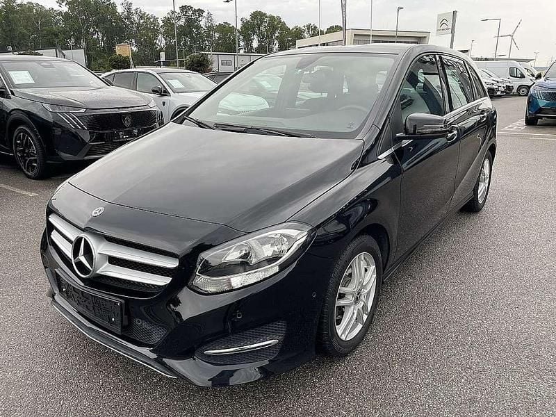 Schwarz Gebraucht 2018 Mercedes B160 Van / Kleinbus | € 15.990 - Bild 1/4
