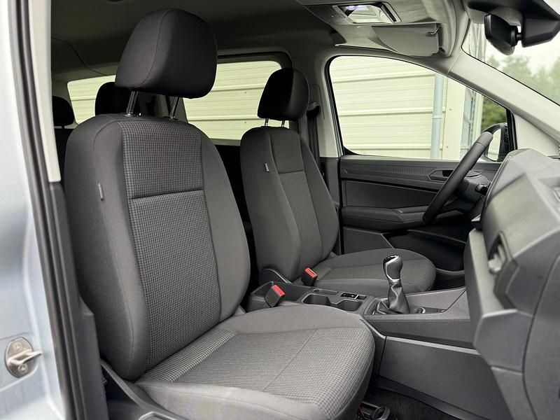 Neu VW Caddy Maxi 122 PS (89 kW) 2025 Schwarz Van / Kleinbus